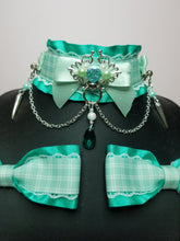 Load image into Gallery viewer, Royal Mint Collar and Bow Set