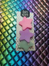 Load image into Gallery viewer, Bisexual Pride Star Barrettes Set Scary Aliens
