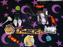 Load image into Gallery viewer, Halloween Jewelry Mystery Box Scary Aliens
