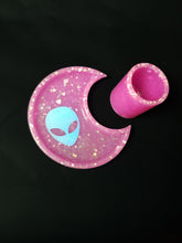 Load image into Gallery viewer, Hot Pink Holographic Alien Moon Tray Scary Aliens
