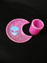 Load image into Gallery viewer, Hot Pink Holographic Alien Moon Tray Scary Aliens
