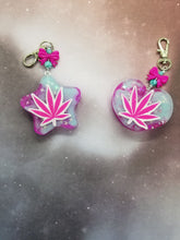 Load image into Gallery viewer, Kawaii Pink Weed Bag Charm - 420 Resin Heart Charm - Kawaii Chubby Star - Stoner Gift - Glow in the Dark Space - Pastel Goth Harajuku Bimbo Scary Aliens
