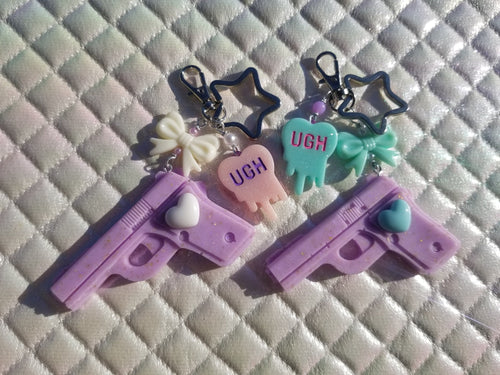 Menhera Gun Keychain - Yami Kawaii Ita Bag Charm- Pastel Goth Jewelry Anime Key Chain Scary Aliens