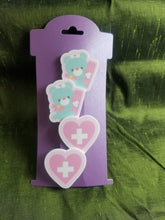 Load image into Gallery viewer, Mint Bear and Heart Barrettes Set Scary Aliens
