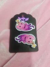 Load image into Gallery viewer, Pink Space Cat Barrettes Set Scary Aliens
