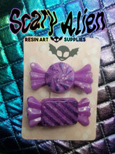 Load image into Gallery viewer, Purple Candy Jumbo Barrettes Set Scary Aliens
