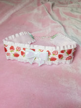 Load image into Gallery viewer, Strawberry Lolita Choker (Available With or Without Center Bow) Scary Aliens
