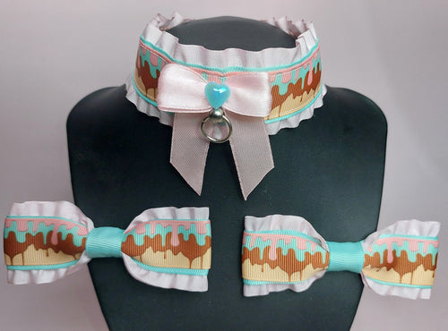 Sweet Frosting Luxury BDSM Collar and Bow Set Scary Aliens