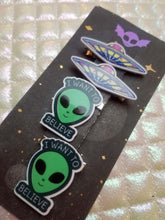 Load image into Gallery viewer, UFO/Alien Barrettes Set Scary Aliens
