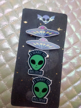 Load image into Gallery viewer, UFO/Alien Barrettes Set Scary Aliens
