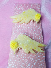 Load image into Gallery viewer, Yellow Rose Cosplay Wings Barrettes Set Scary Aliens
