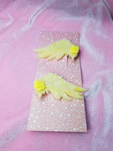 Load image into Gallery viewer, Yellow Rose Cosplay Wings Barrettes Set Scary Aliens
